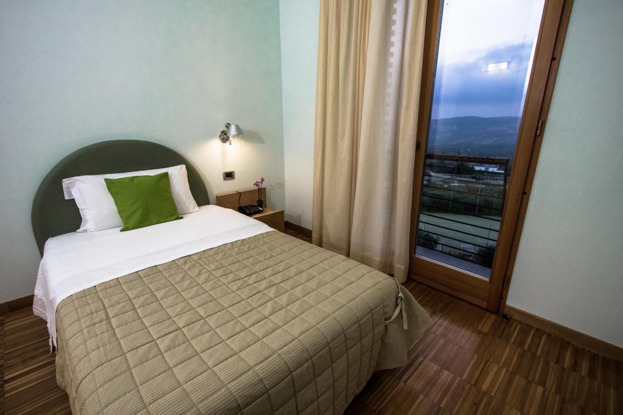 Grand Hotel Garden Barile Habitación foto